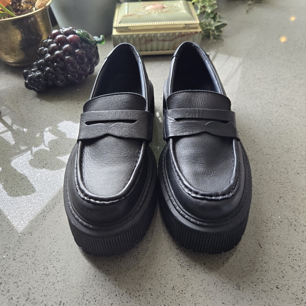 Crown Vintage Black Loafers